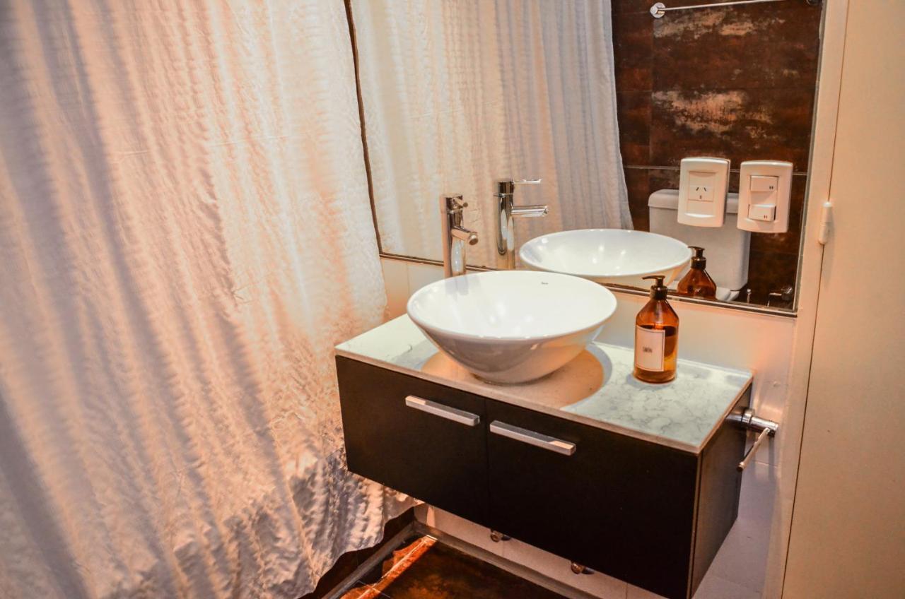 Monoambiente Super Amplio Y Comodo, Ideal Para Explorar La Ciudad Buenos Aires Esterno foto