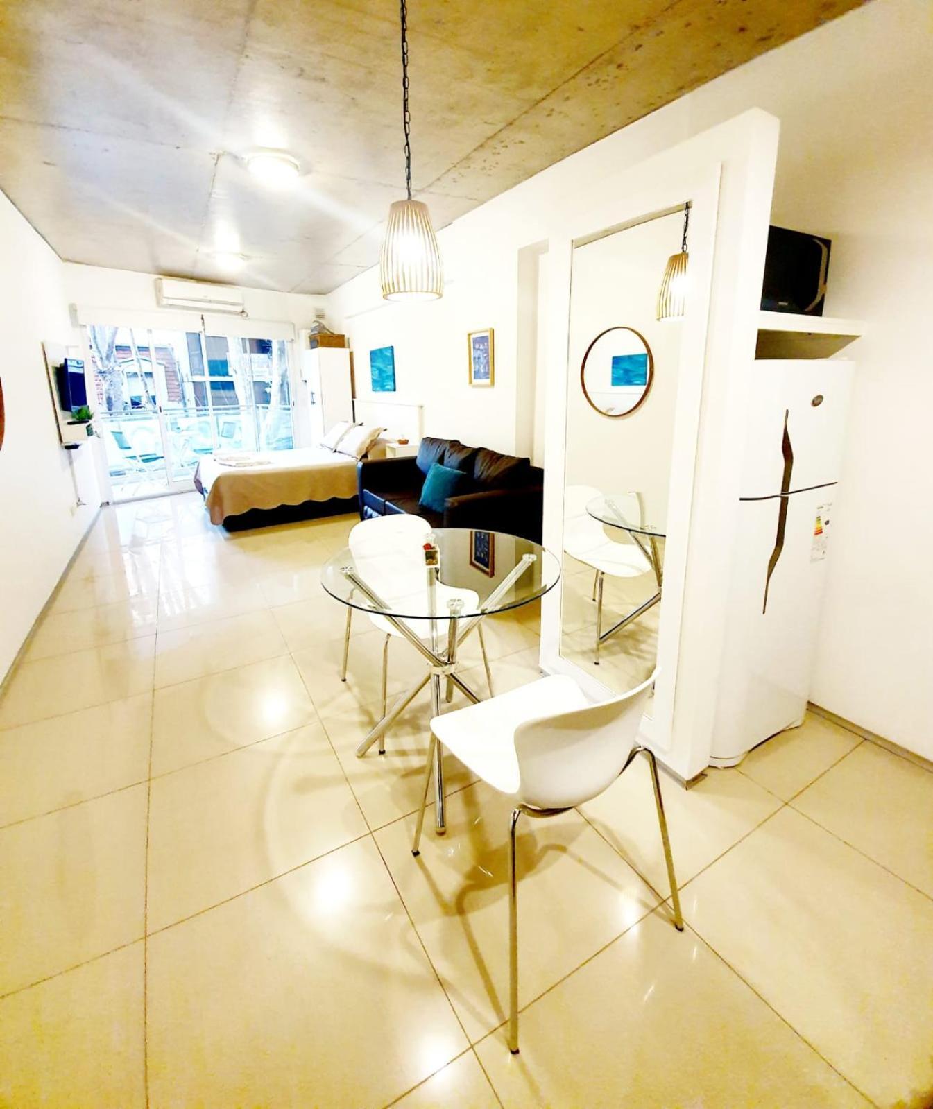 Monoambiente Super Amplio Y Comodo, Ideal Para Explorar La Ciudad Buenos Aires Esterno foto
